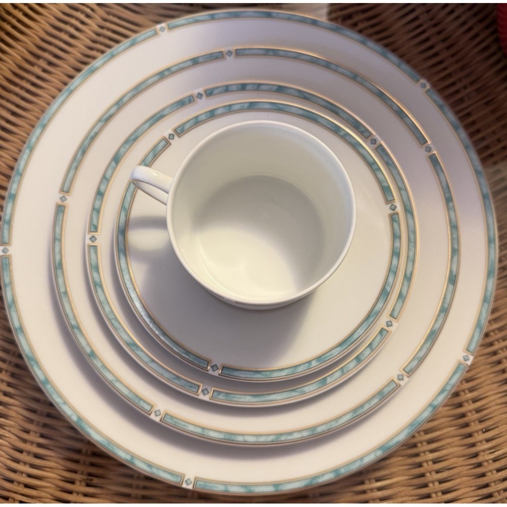 Bernardaud Limoges Gemme Vert 5 piece place setting Mint Unused